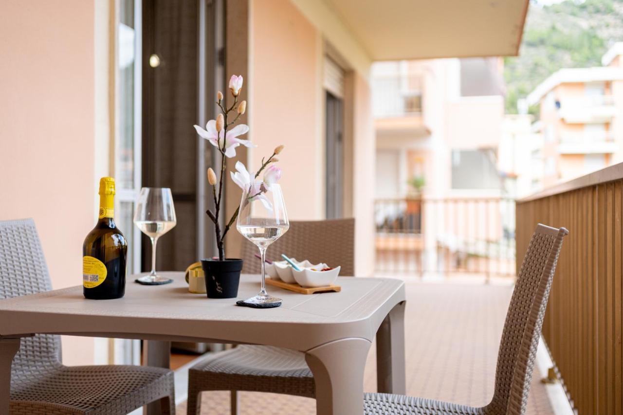 Near The Sea - Wifi And Parking Apartment Ventimiglia Bagian luar foto